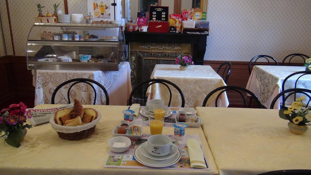 Hotel Le Clos Du Montvinage Étréaupont Екстериор снимка