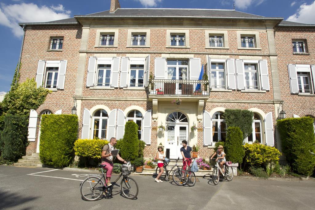 Hotel Le Clos Du Montvinage Étréaupont Екстериор снимка