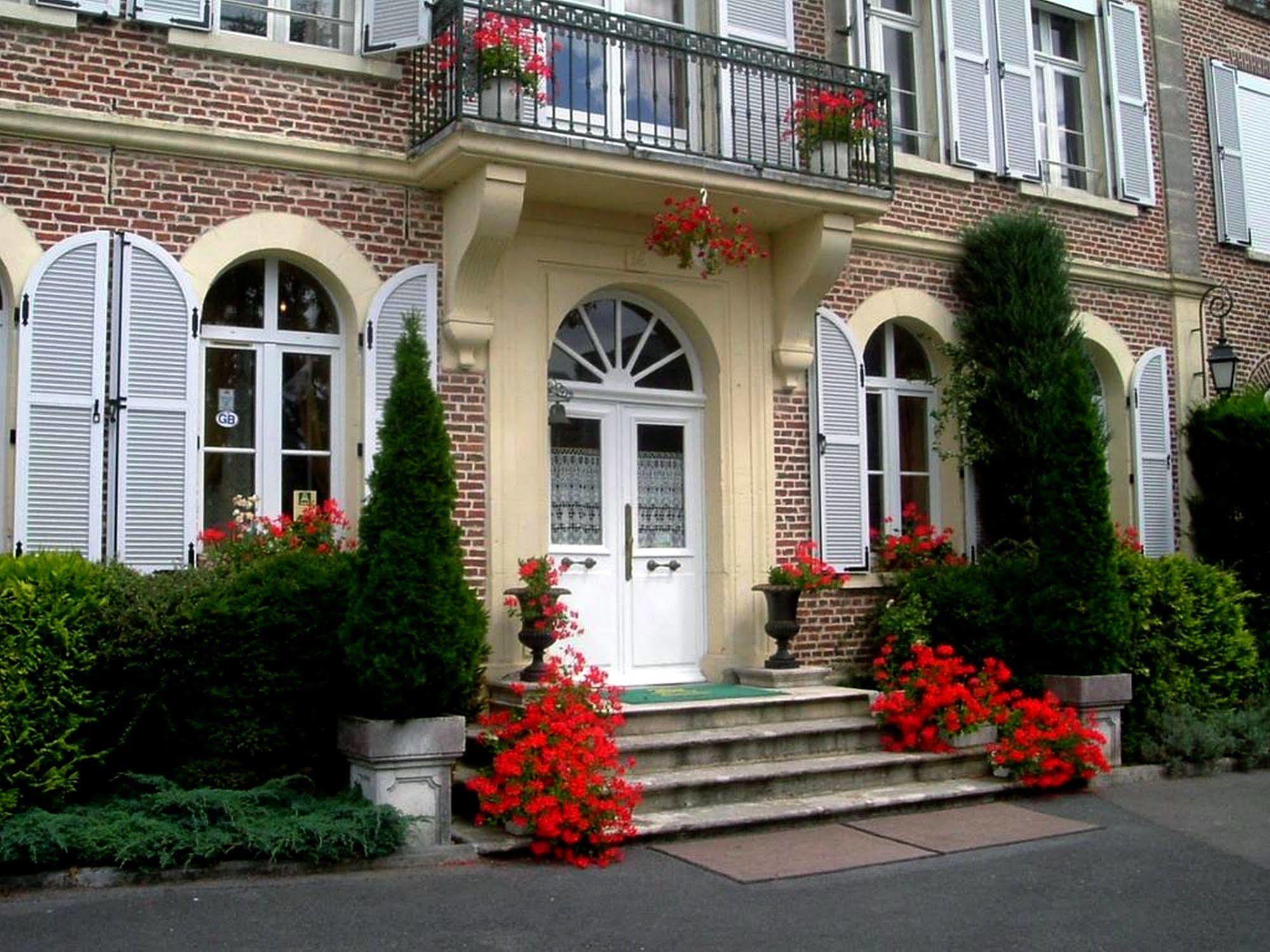 Hotel Le Clos Du Montvinage Étréaupont Екстериор снимка