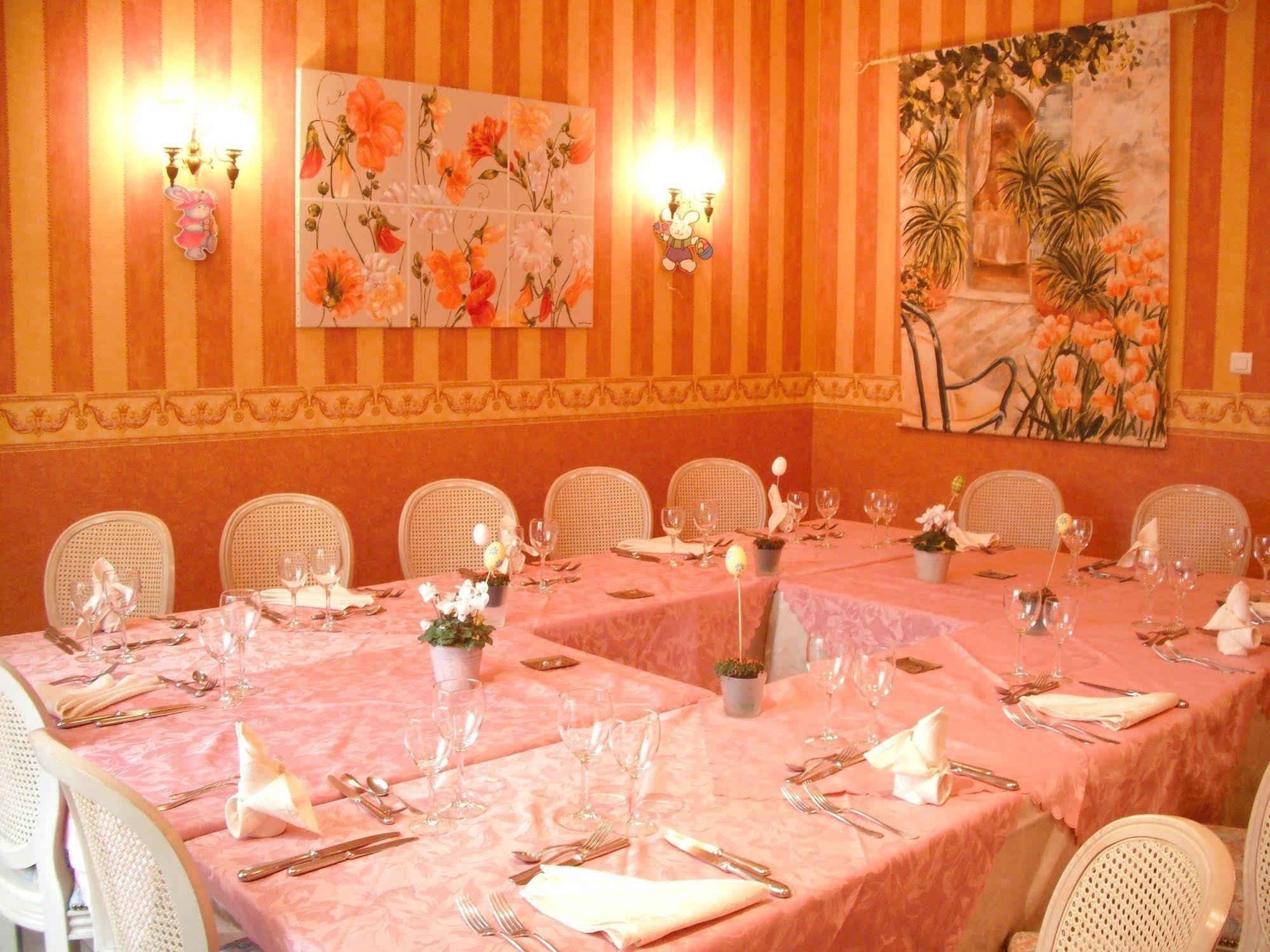 Hotel Le Clos Du Montvinage Étréaupont Екстериор снимка