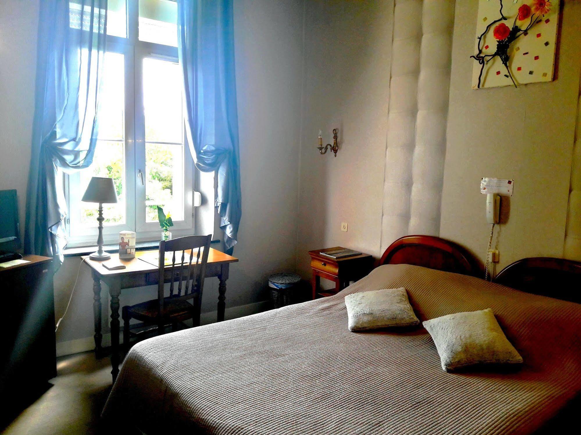 Hotel Le Clos Du Montvinage Étréaupont Екстериор снимка