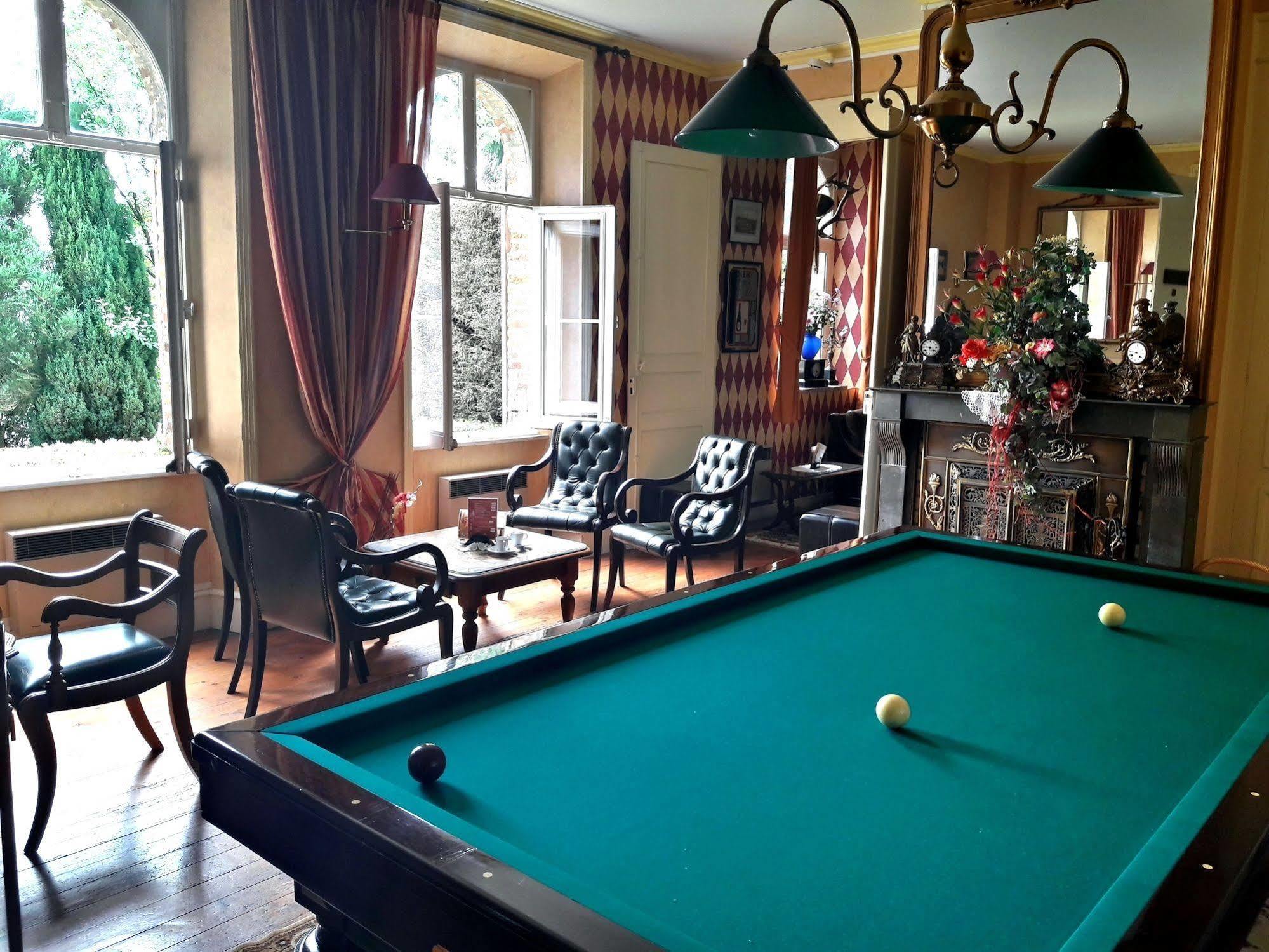 Hotel Le Clos Du Montvinage Étréaupont Екстериор снимка