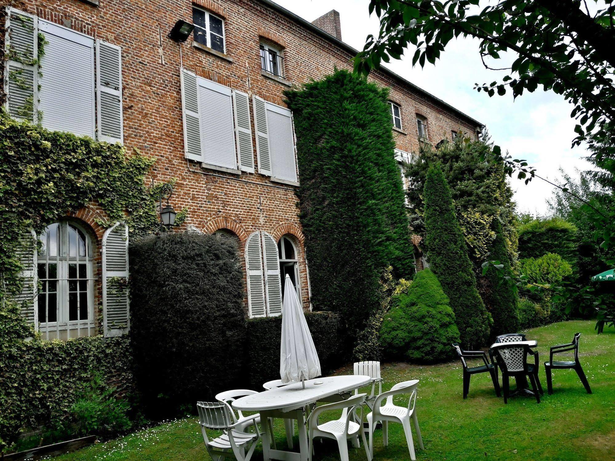 Hotel Le Clos Du Montvinage Étréaupont Екстериор снимка